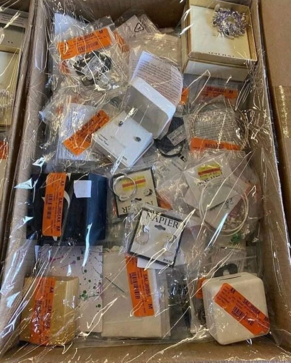 Jewelry pallet 1 Jewelry pallet