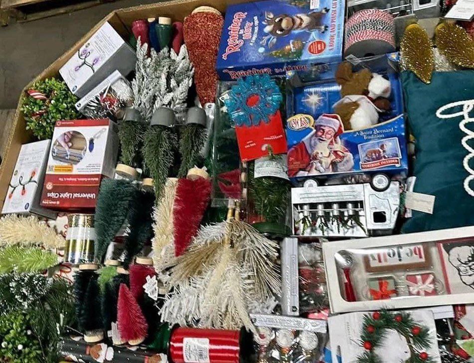 Christmas Pallets 3 Christmas Pallets - Image 3